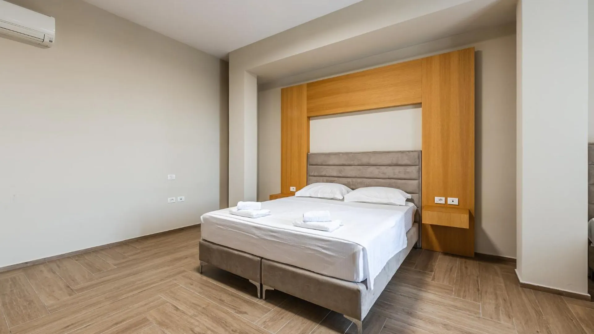Antik Hotel Durrës 0*,  Albanien