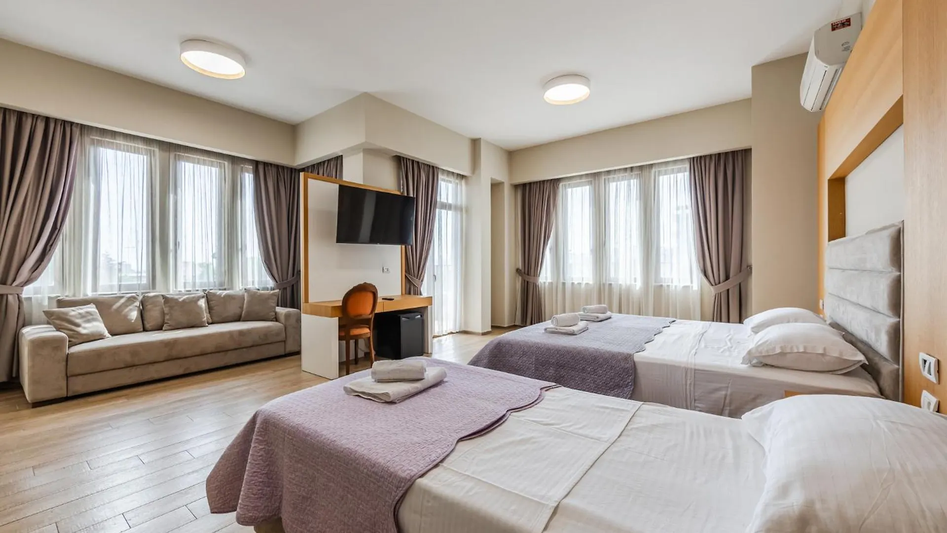 Antik Hotel Durrës 0*,  Albanien