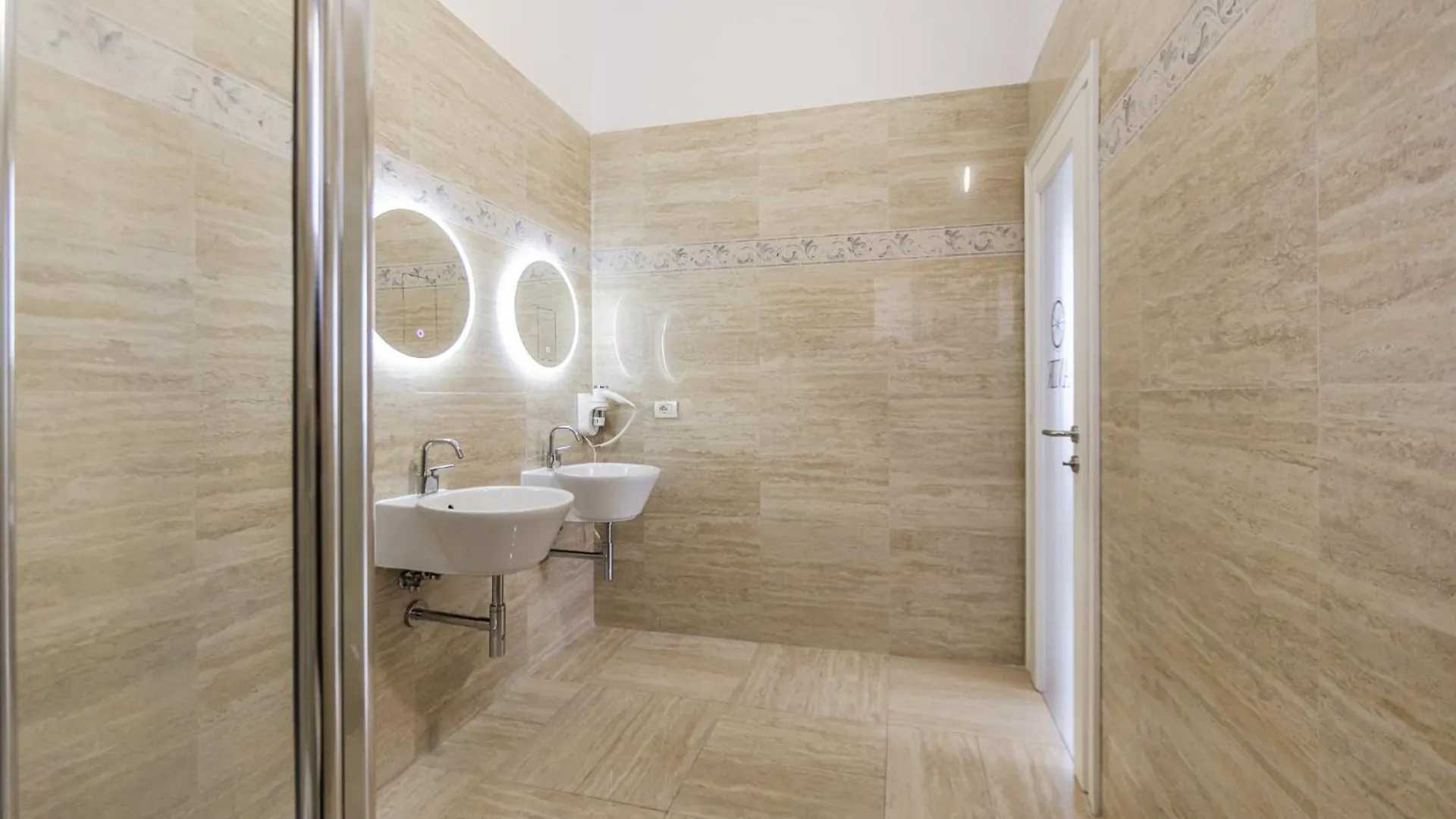 Antik Hotel Durrës 0*,  Albanien